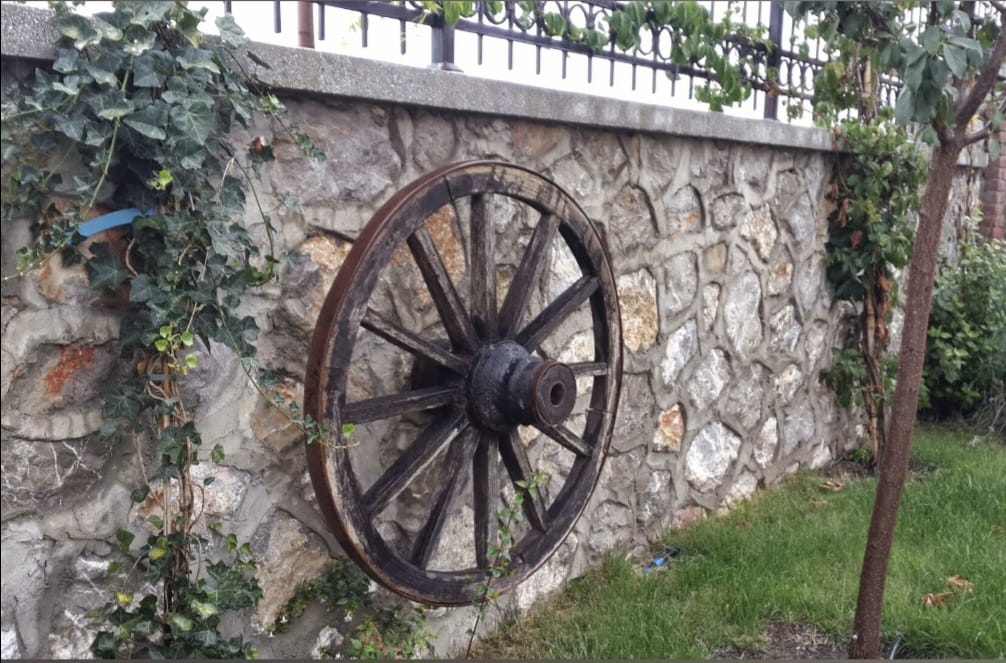 ESKİ AT ARABASI TEKERLEĞİ